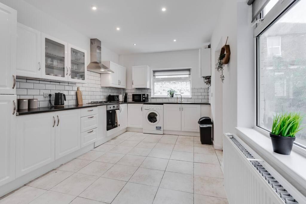 Liverpool 3 Bed House Eksteriør bilde